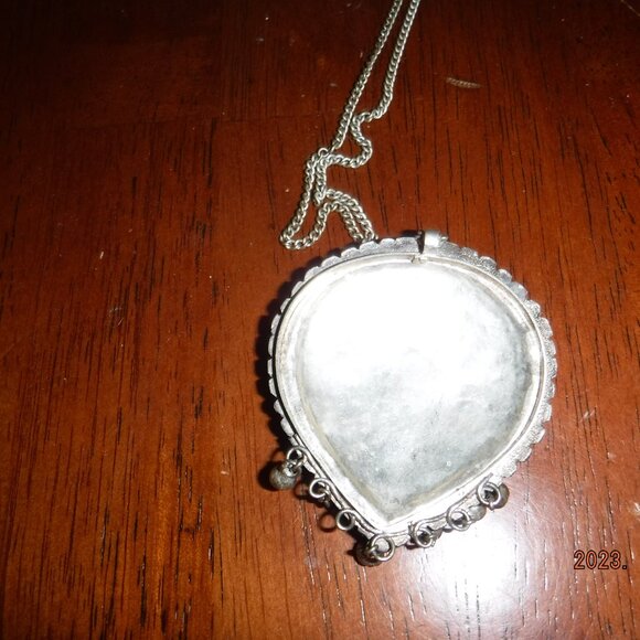 Agate Stones in a Vintage Necklace and Pendent on a silver tone setting - Picture 6 of 16